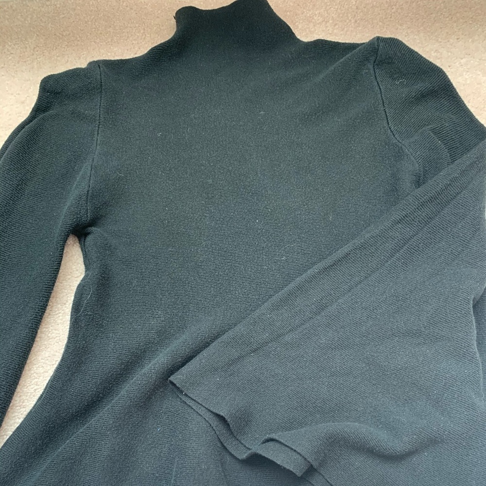 🌸BLACK PEPLUM BELL SLEEVE TOP SIZE XS